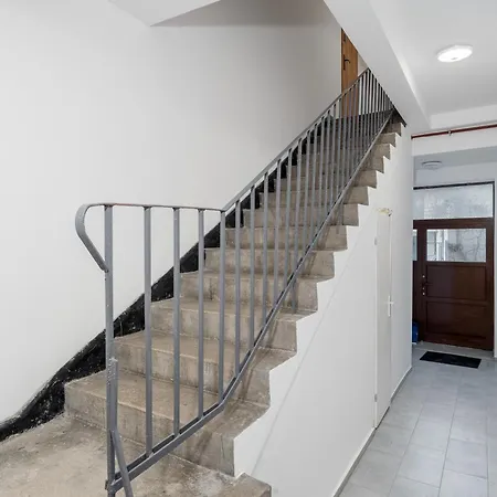 Apartment Aleja 29 Listopada Cozy By Bookinghost