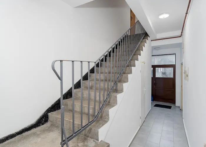 Apartment Aleja 29 Listopada Cozy By Bookinghost